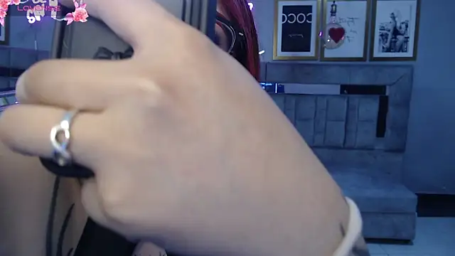 Red Bunny v online show from March 13, 1:45 pm