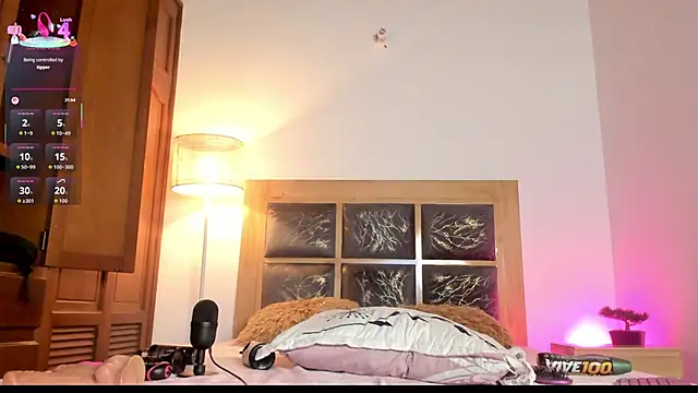 hellzel moon online show from October 31, 8:02 pm