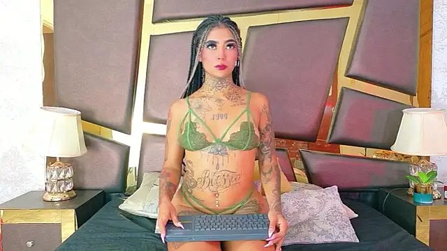 EmilieLake online show from October 1, 8:14 pm