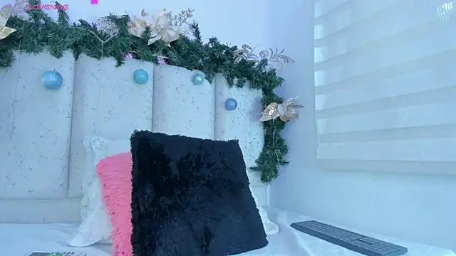 violeta olsen online show from December 18, 7:07 pm