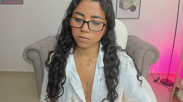 issi loren online show from September 29, 7:52 pm