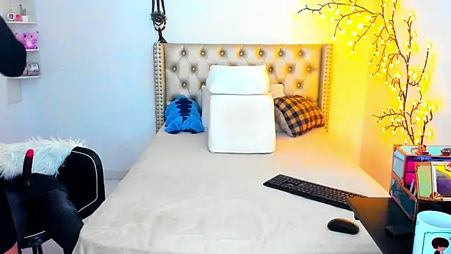 LenaStylesOA online show from November 14, 1:44 pm