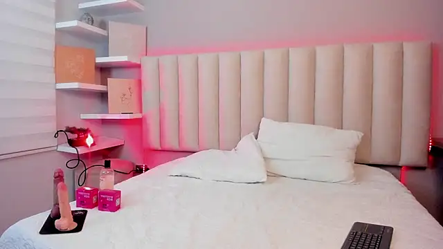 Maraia Ford online show from October 2, 8:25 pm