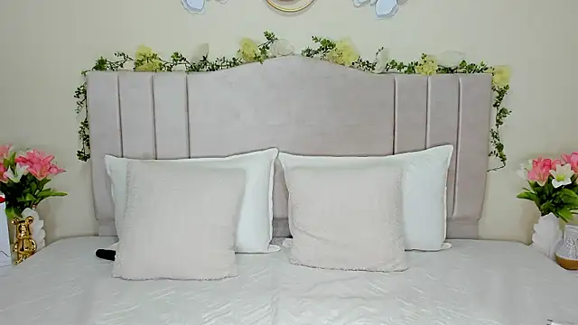 Valeria Cruz83 online show from October 24, 6:26 pm