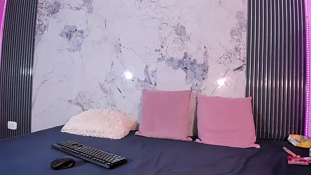 Mia Duarte1 online show from November 13, 7:35 pm