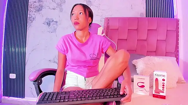 Mia Duarte1 online show from September 30, 7:30 pm