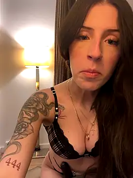 lisapeperoni online show from September 25, 6:17 pm