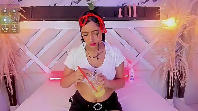 Zoe-Johnson  online show from April 7, 9:50 pm