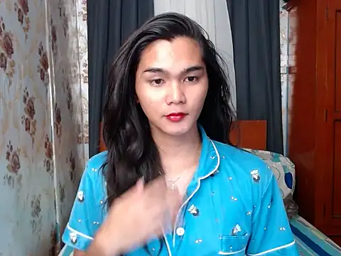 lady in moon online show from October 14, 5:26 pm