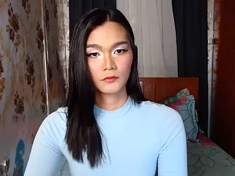 lady in moon online show from March 18, 3:06 pm