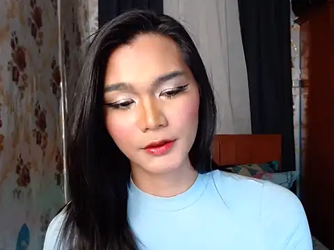 lady in moon online show from March 19, 3:27 pm