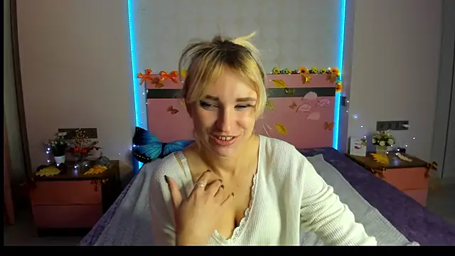 MeryMidnight online show from October 3, 7:02 am