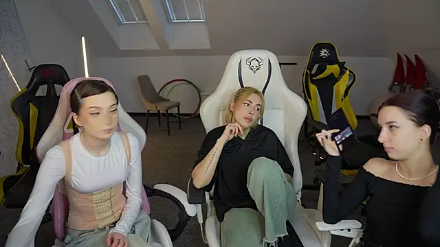  Lili 054 online show from November 25, 11:23 am