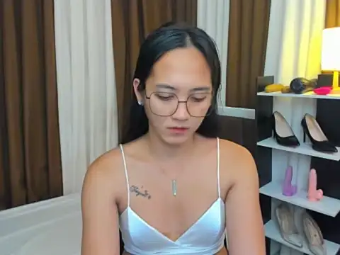 URHottestAngel online show from September 19, 5:06 am