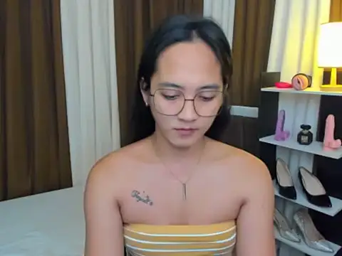 URHottestAngel online show from October 20, 12:19 pm