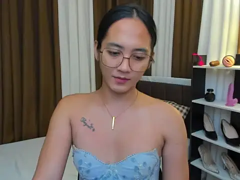 URHottestAngel online show from November 10, 6:36 pm