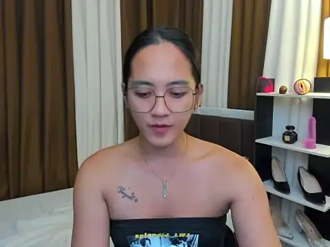 URHottestAngel online show from November 8, 6:24 pm