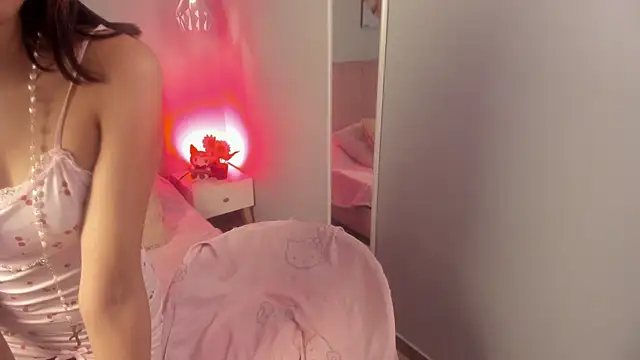 ela petit online show from November 7, 9:31 pm