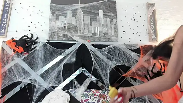 iamCharlotte19 online show from October 31, 8:35 pm