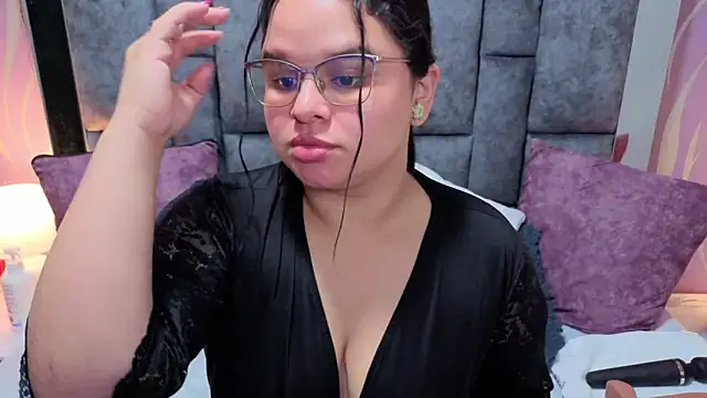 SamanthaPaImer online show from October 7, 8:35 pm