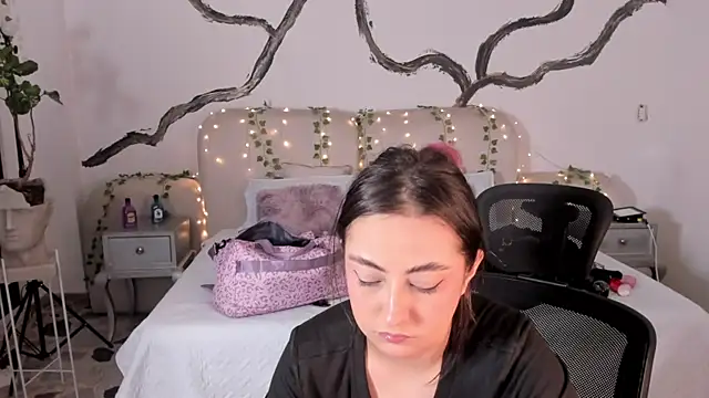 SarahCastro1  online show from October 7, 4:39 am