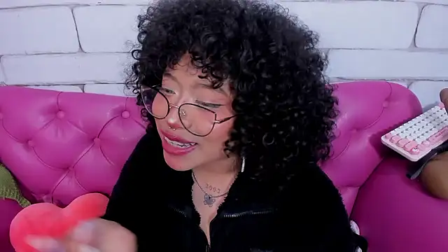 SafiroAgataaa online show from January 14, 4:39 am