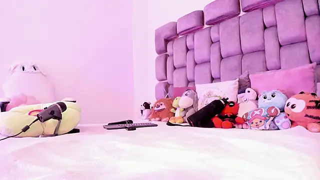 Camila Matinez  online show from April 10, 6:30 am