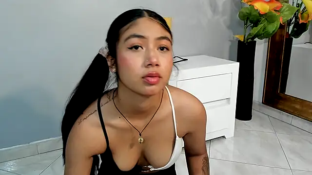 KimTayloor1 online show from September 22, 7:45 pm