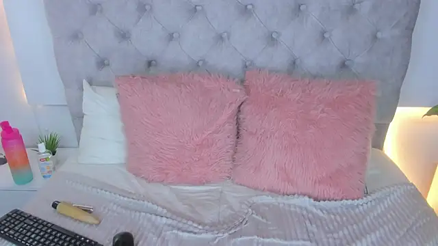 CarolaynStone online show from October 4, 7:29 pm