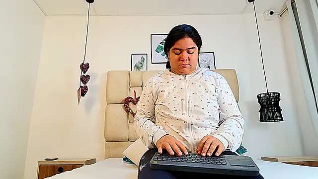 elizawiliamst online show from September 27, 11:50 am