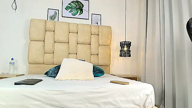 elizawiliamst online show from October 9, 12:42 pm