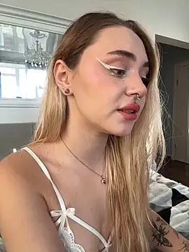 LunaMillie online show from September 18, 1:31 pm