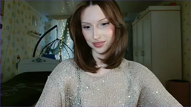 RuxaShade online show from March 7, 2:24 pm