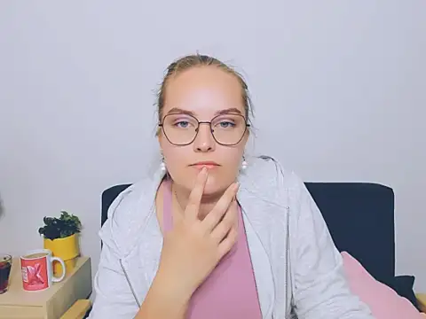 AliceCrazy69 online show from October 2, 8:14 pm