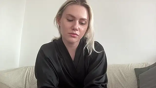 ElaraLuxxxe online show from October 14, 10:07 am