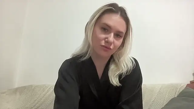 ElaraLuxxxe online show from November 14, 2:50 pm