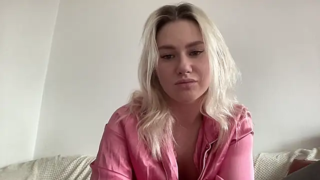 ElaraLuxxxe online show from November 5, 11:26 am