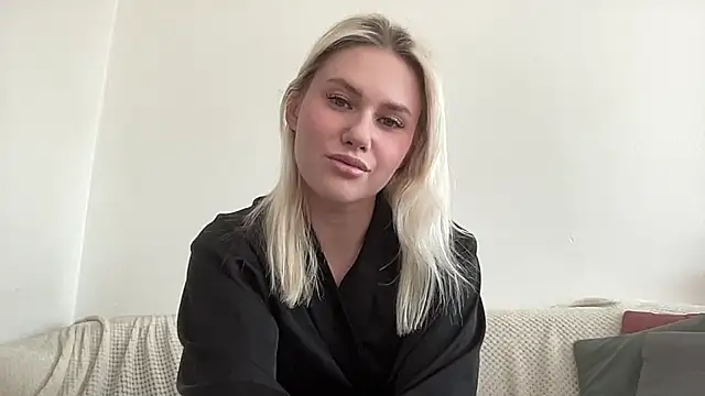 ElaraLuxxxe online show from September 17, 10:02 am