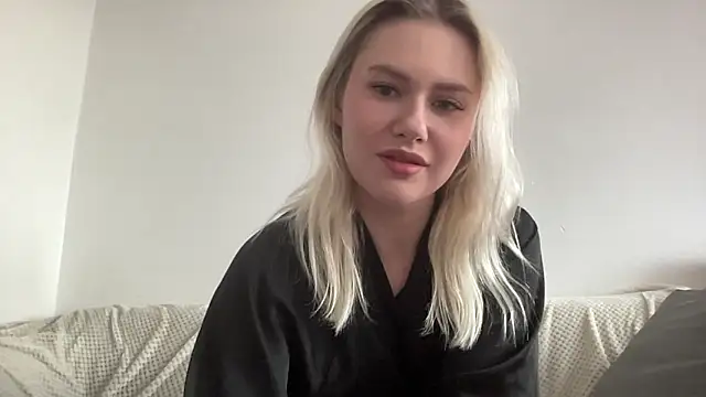 ElaraLuxxxe online show from October 28, 11:05 am