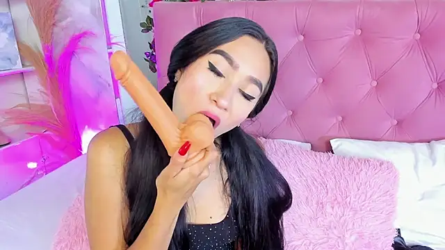 Nicolqueen  online show from October 6, 12:00 pm