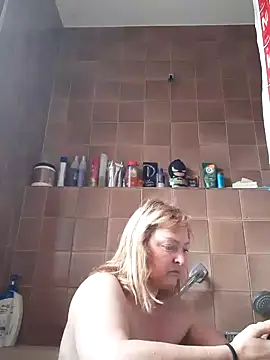 LiluLiluLilu online show from October 4, 6:30 am