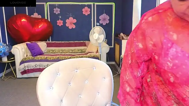 Kira Kenett online show from June 4, 5:34 am