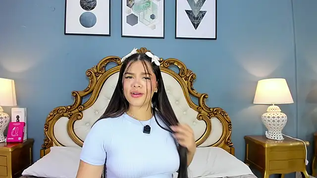 HatsaJones online show from February 18, 4:11 am