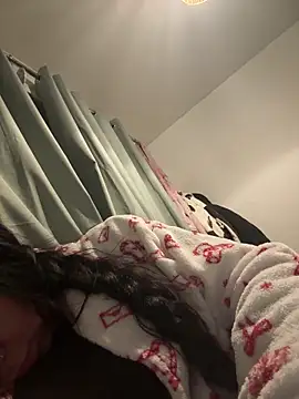 valentinalamont online show from January 14, 11:43 pm