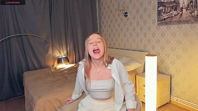 SoonMoor online show from October 31, 8:13 pm