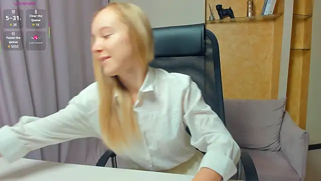 SoonMoor online show from November 22, 7:27 pm