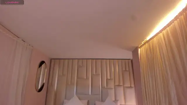 LaurentConnor online show from September 20, 3:49 am