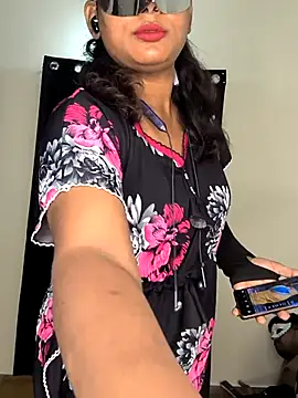 Family02 online show from October 18, 4:43 pm