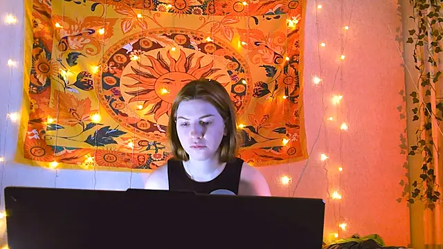 AliceCUNTach online show from April 9, 5:10 am