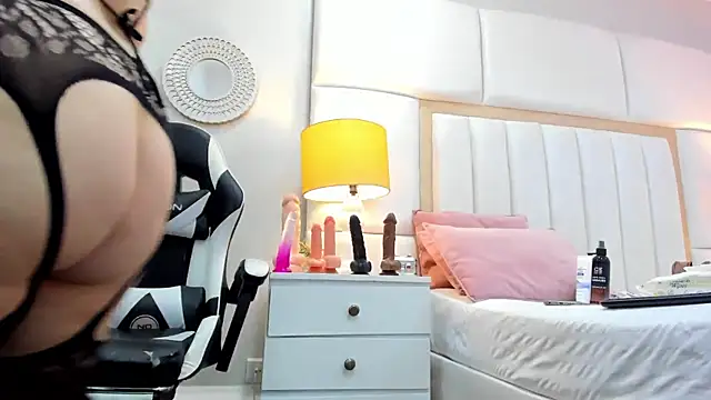 Sweet Lucianaa online show from December 13, 7:53 pm